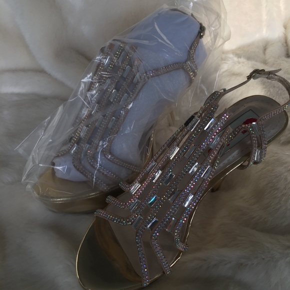 Brand new two lips glam shoes - Picture 3 of 5